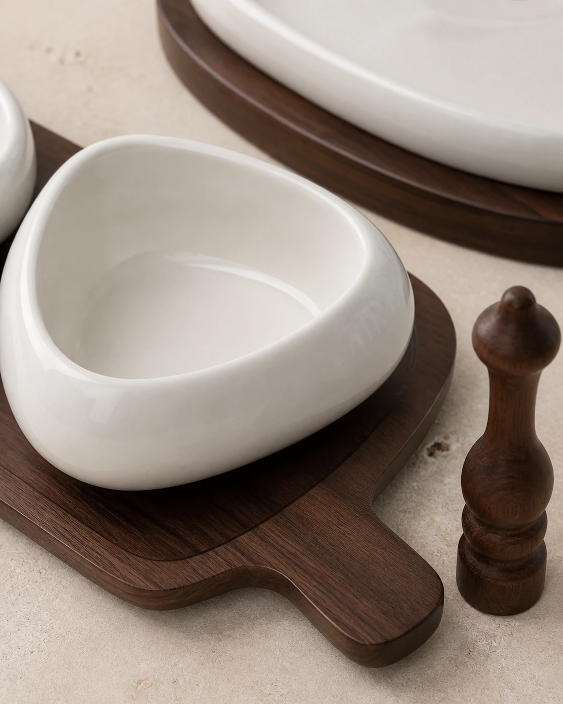 Noyer rounded ceramic bowl and sculpted dark walnut serving board